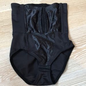 Like new shape wear black (or white) size S